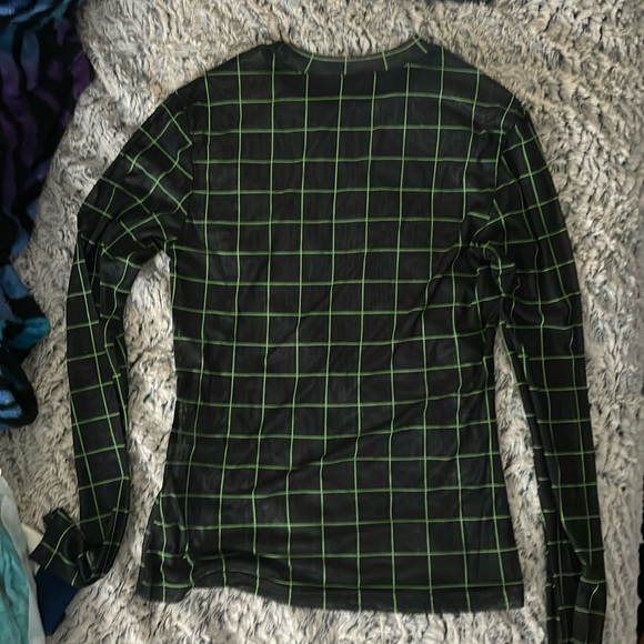 **NEVER WORN** womens black/green mesh long sleeve checkered top size small - Picture 2 of 2